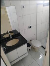 Apto 2.Qtos.C/1suítes,C/Internet, C/1GAR. Varanda C/vista Montanhas