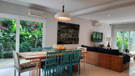 Complete Townhouse in Condo. Closed Maresias