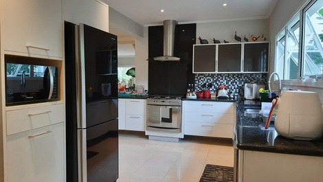 Complete Townhouse in Condo. Closed Maresias