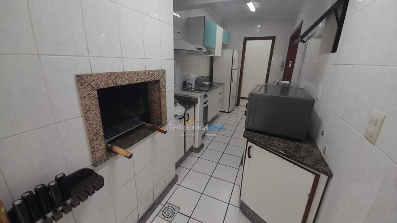 Apartamento para aluguel de temporada em Itapema (Meia Praia)