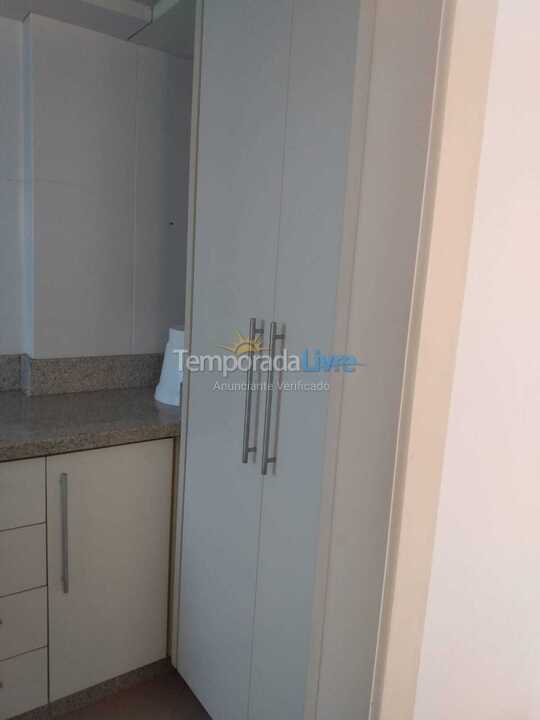 Apartamento para aluguel de temporada em Itapema (Meia Praia)