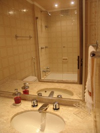 2 quartos quadra praia Copacabana. Diária, mensal