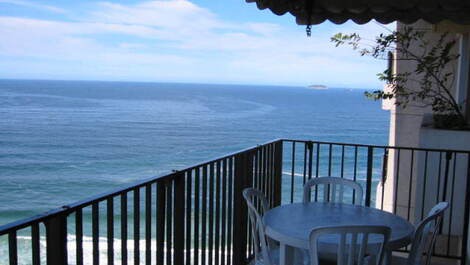 2 quartos quadra praia Copacabana. Diária, mensal