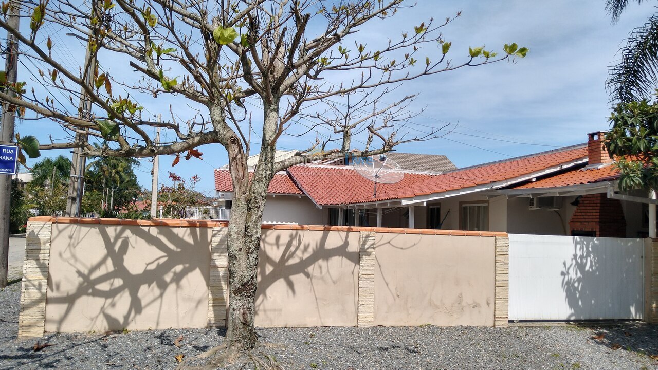 Casa para aluguel de temporada em Bombinhas (Canto Grande)
