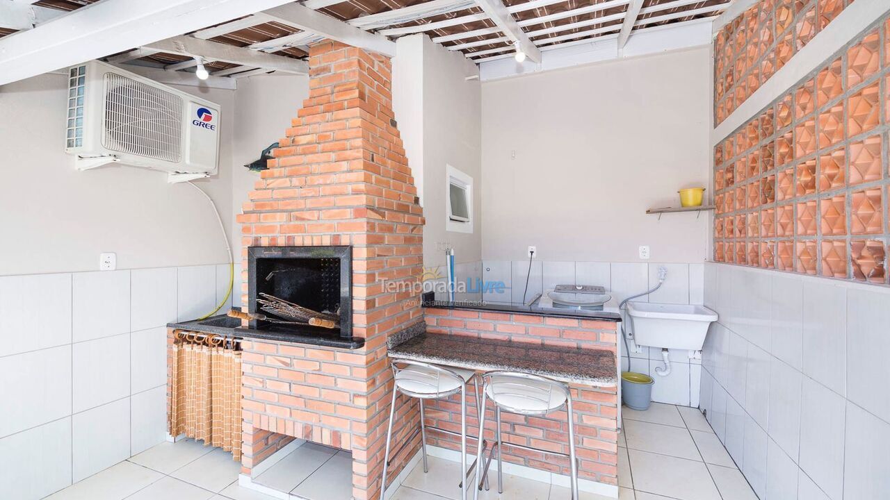 Casa para aluguel de temporada em Bombinhas (Canto Grande)