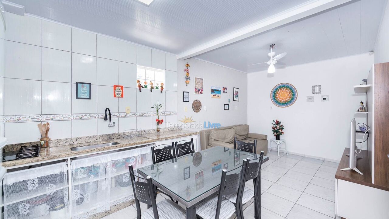 Casa para aluguel de temporada em Bombinhas (Canto Grande)