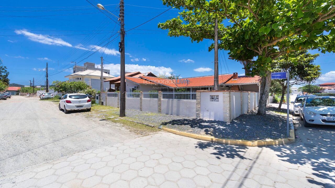 Casa para aluguel de temporada em Bombinhas (Canto Grande)