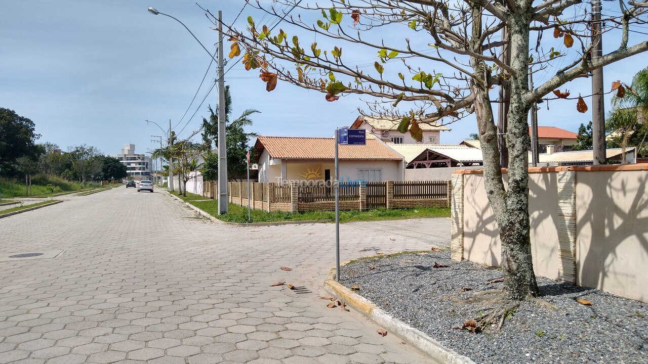 Casa para aluguel de temporada em Bombinhas (Canto Grande)
