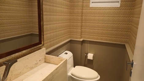 4 bedrooms, 2 suites overlooking the sea