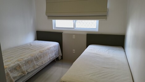 4 bedrooms, 2 suites overlooking the sea