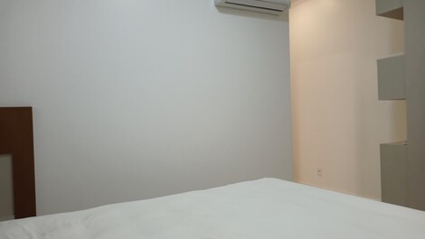 4 bedrooms, 2 suites overlooking the sea