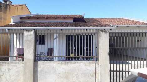 Great house containing 1 suite with Ac, 3 bedrooms, WI-FI, barbecue