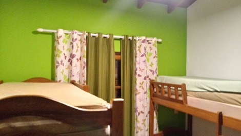 Dorme 2 beliches e 1 cama auxiliar 