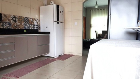 Casa Residencial Águas de Oliveira Vecino al Condominio con Aire Acondicionado