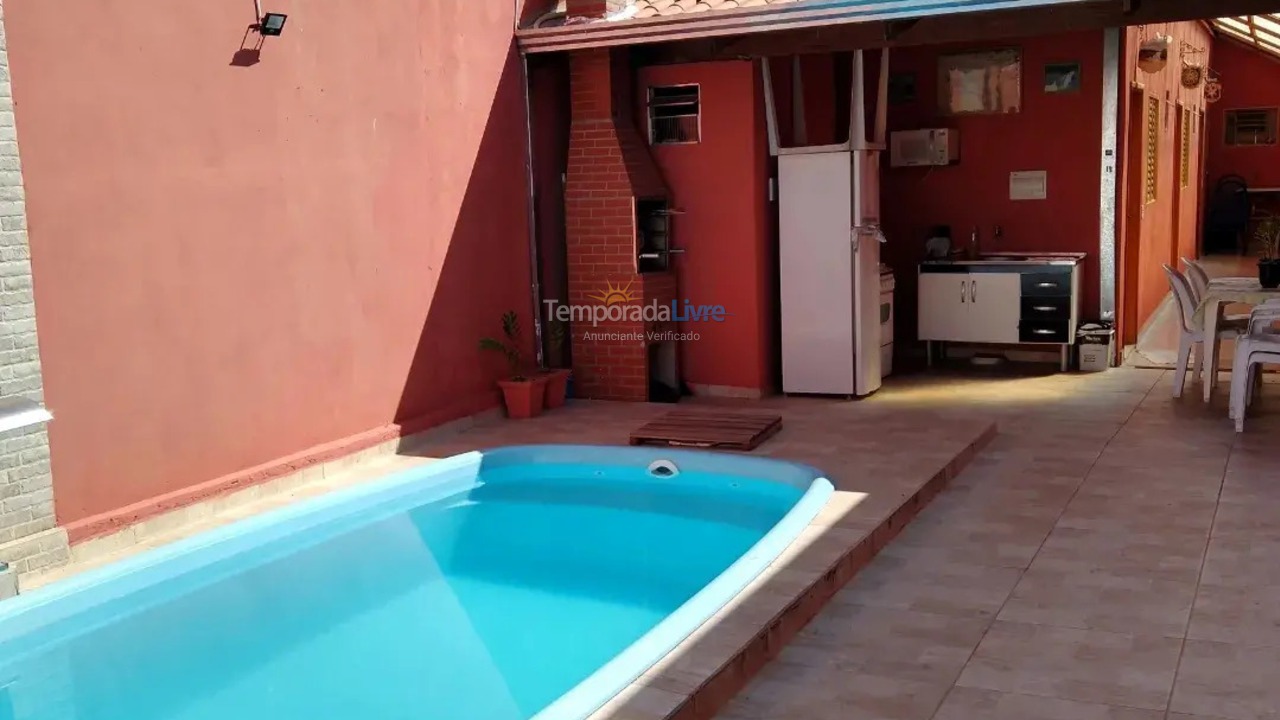 Casa para aluguel de temporada em São João Batista do Glória (Centro)