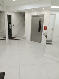 HERMOSO APARTAMENTO FRENTE AL MAR en Meia Praia/Itapema