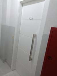 HERMOSO APARTAMENTO FRENTE AL MAR en Meia Praia/Itapema