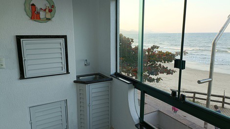HERMOSO APARTAMENTO FRENTE AL MAR en Meia Praia/Itapema