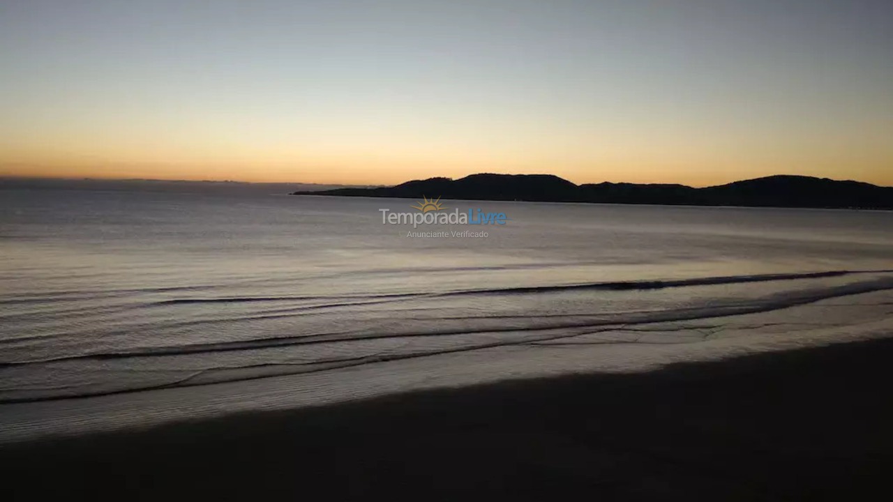 Apartment for vacation rental in Itapema (Meia Praia)