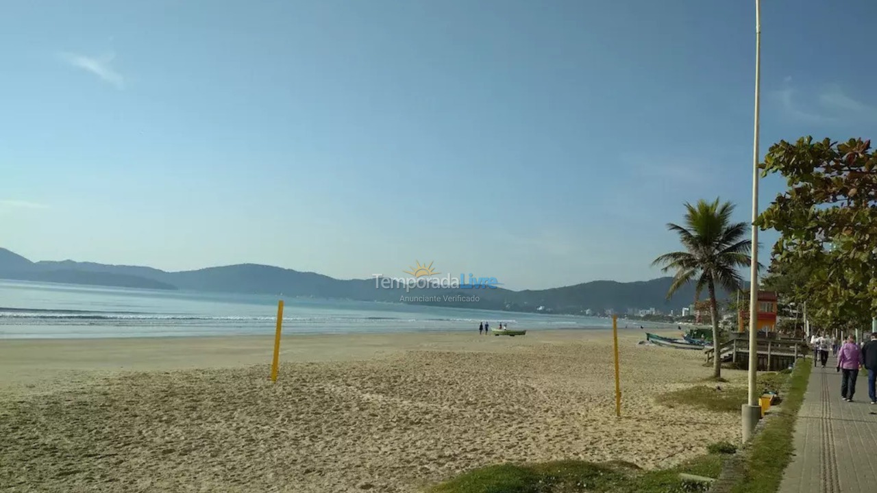 Apartment for vacation rental in Itapema (Meia Praia)