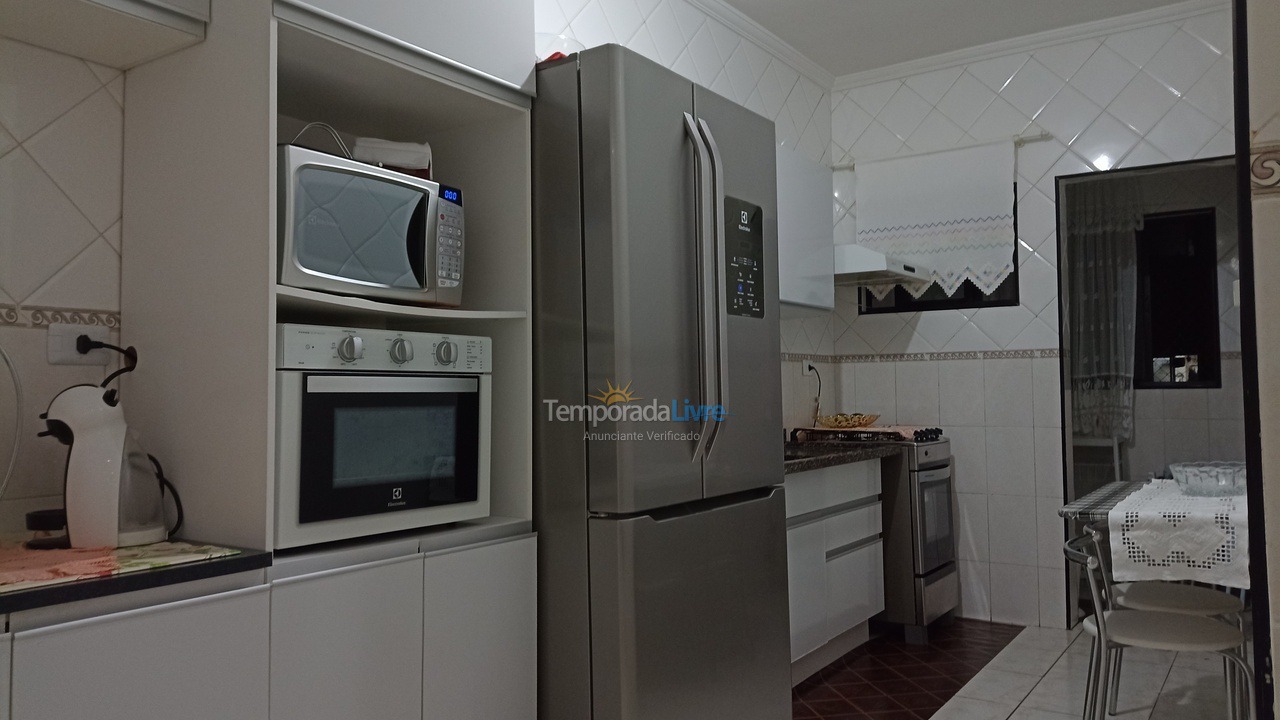 Apartamento para aluguel de temporada em Praia Grande (Vila Tupi)