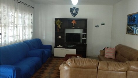 COMFORTABLE LAZARO BEACH HOUSE WITH 3 BEDROOMS, WIFI FOR FAMILY