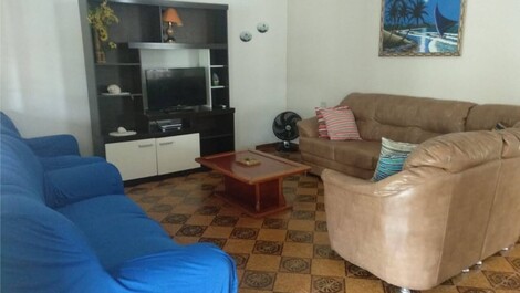 COMFORTABLE LAZARO BEACH HOUSE WITH 3 BEDROOMS, WIFI FOR FAMILY