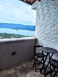 The house is close to the most popular and sought after beaches in Ilhabela