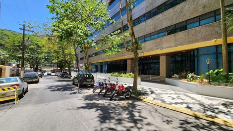 BEAUTIFUL FLAT 2 BEDROOMS, LARGE BALCONY, LEISURE COM., AIR COND., 2 VGS, 6 PES