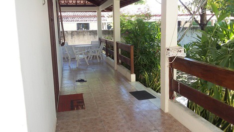 Varanda- frente da casa e tb nas laterais e no fundo