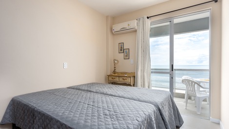 Confortable Apt FRENTE AL MAR, 2 Dormitorios, Aire Acond., Wifi, Garaje