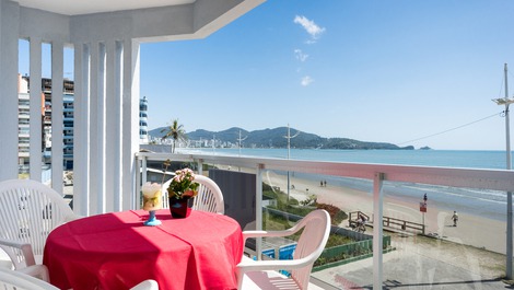 Comfortable Sea Front, 2 Dorm, Air Cond., Wifi, Garage