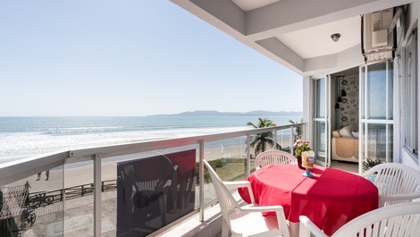 Comfortable Sea Front, 2 Dorm, Air Cond., Wifi, Garage