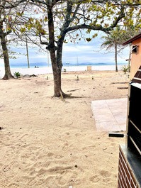 House facing the sea (Caminhos do ribeirão)