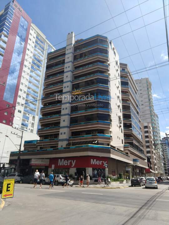 Apartamento para aluguel de temporada em Itapema (Meia Praia)