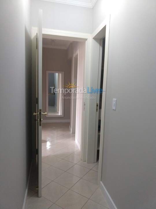 Apartamento para aluguel de temporada em Itapema (Meia Praia)