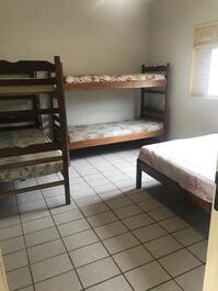 Apartamento 2°andar á 2 minutinhos do mar.