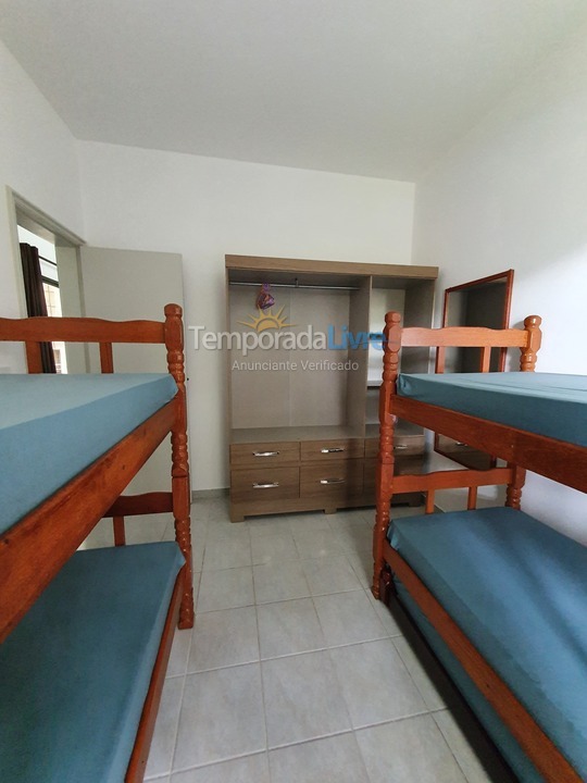 Apartamento para aluguel de temporada em Ubatuba (Praia das Toninhas)