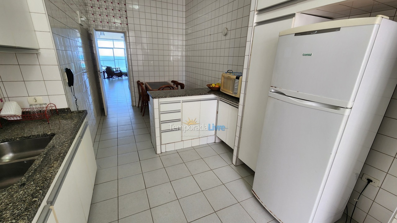 Apartamento para aluguel de temporada em Guarujá (Pitangueiras)