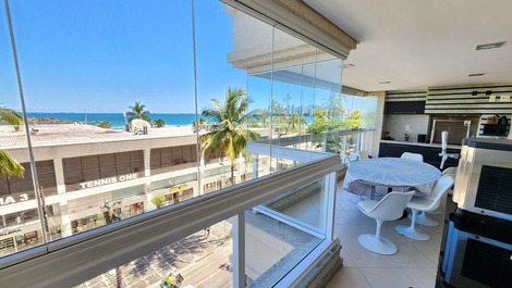 Ampla sacada gourmet com churrasqueira