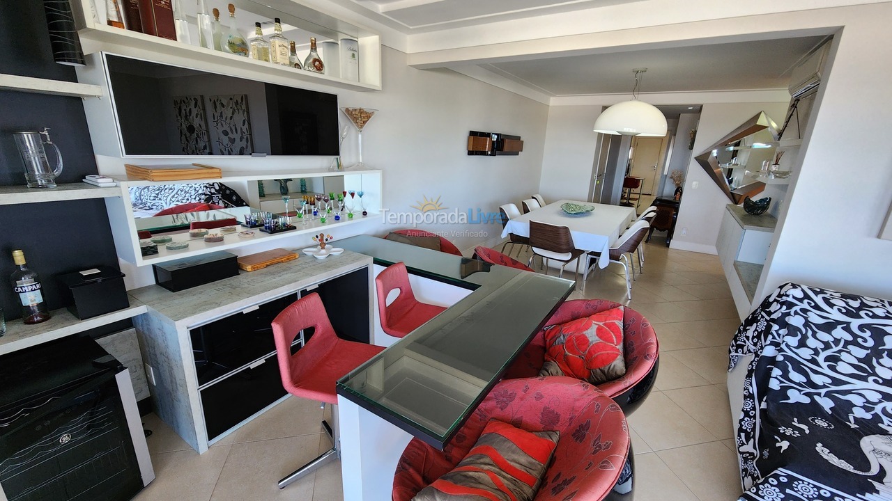 Apartamento para aluguel de temporada em Guarujá (Pitangueiras)