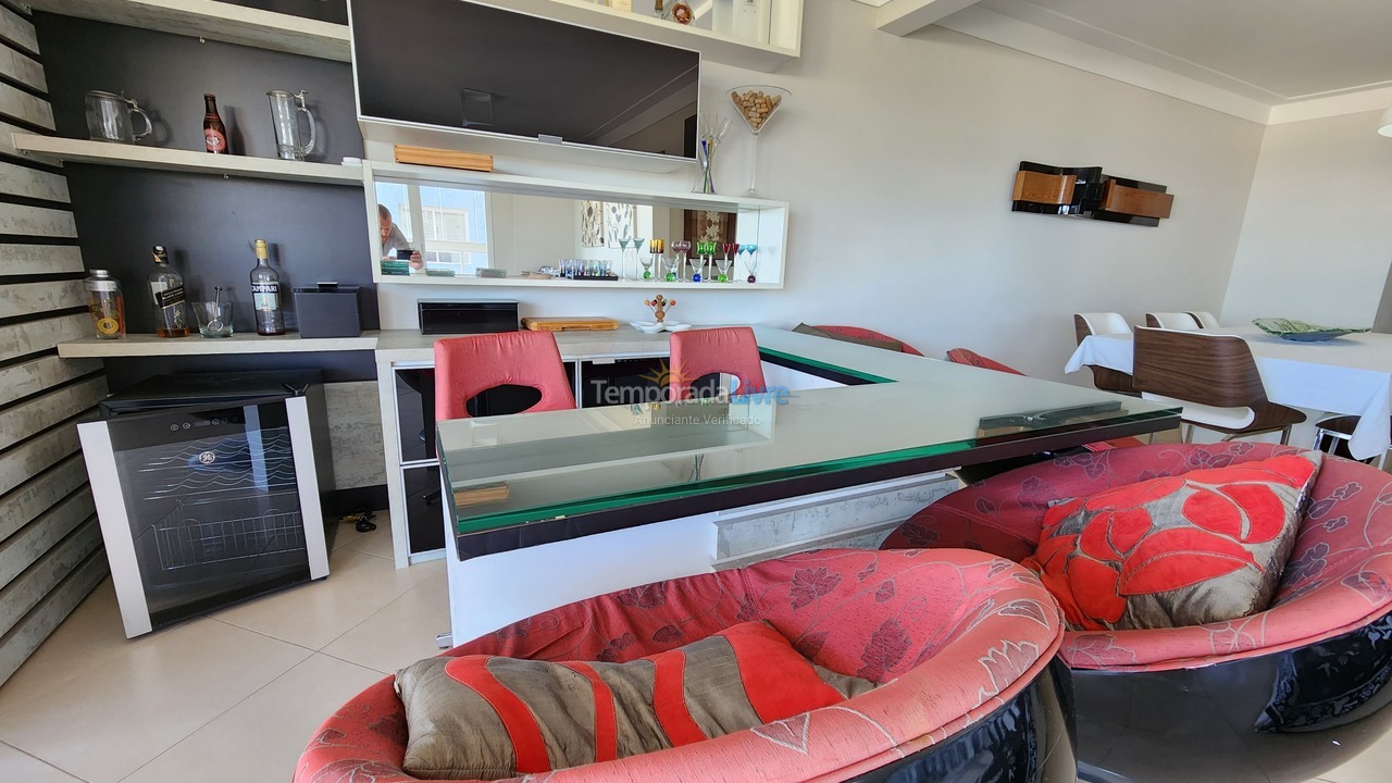 Apartamento para aluguel de temporada em Guarujá (Pitangueiras)