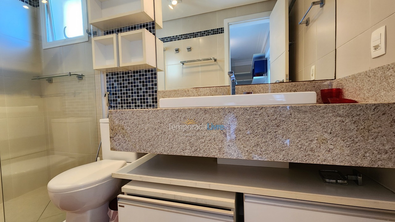 Apartamento para aluguel de temporada em Guarujá (Pitangueiras)