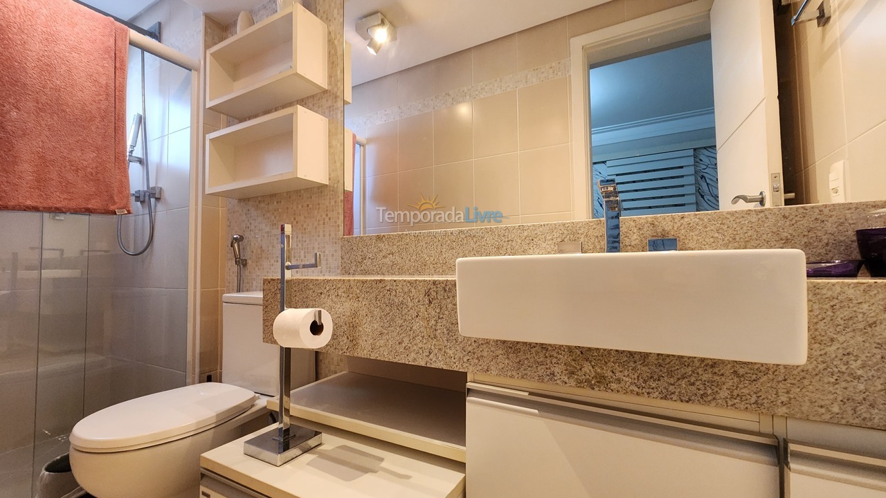 Apartamento para aluguel de temporada em Guarujá (Pitangueiras)