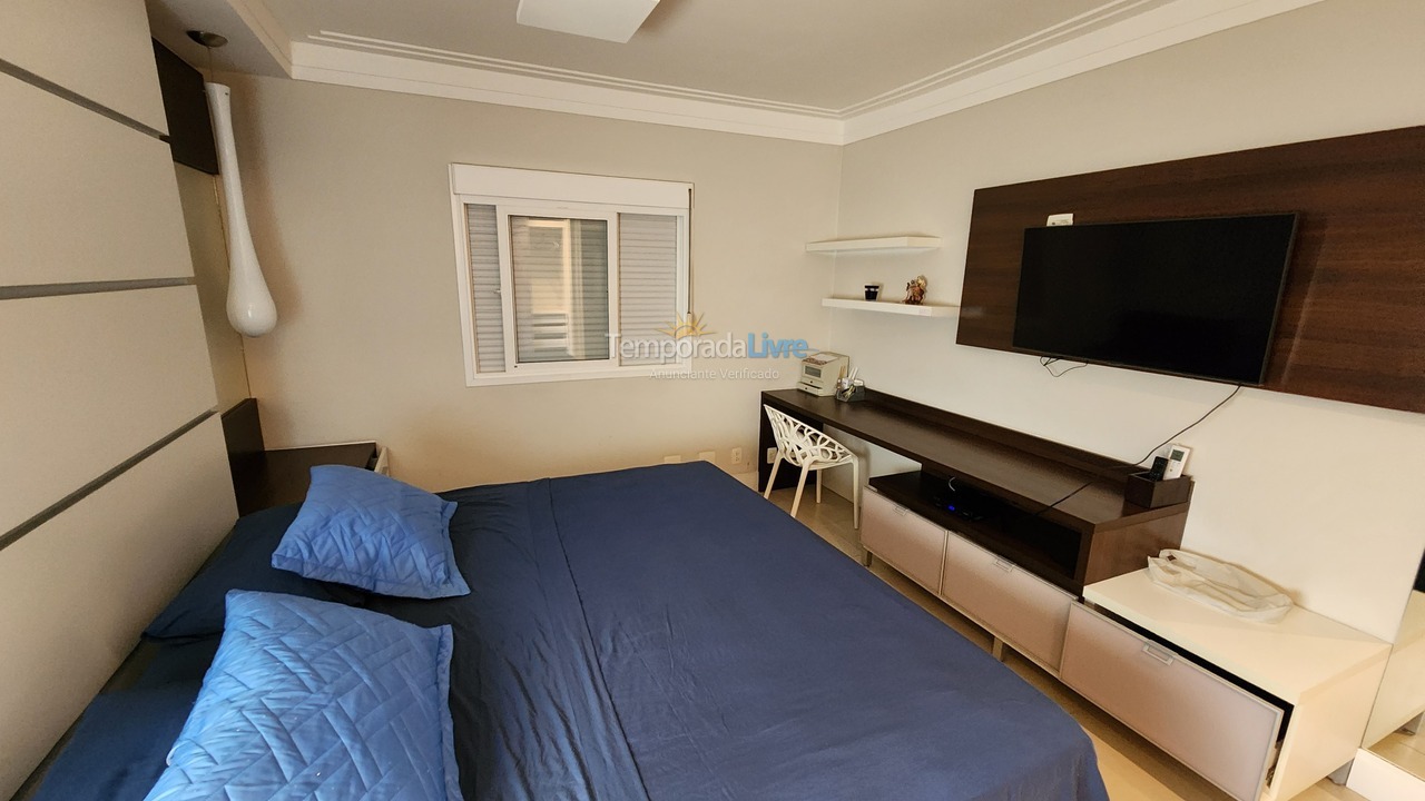 Apartamento para aluguel de temporada em Guarujá (Pitangueiras)