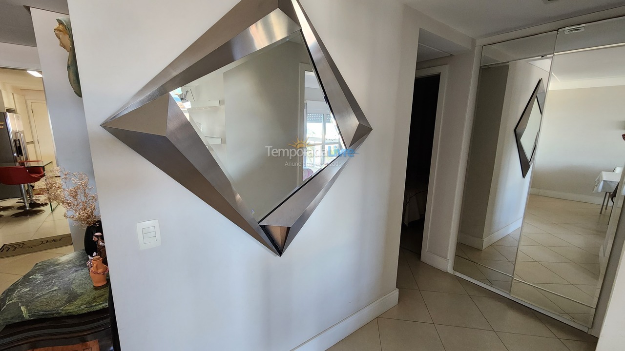 Apartamento para aluguel de temporada em Guarujá (Pitangueiras)