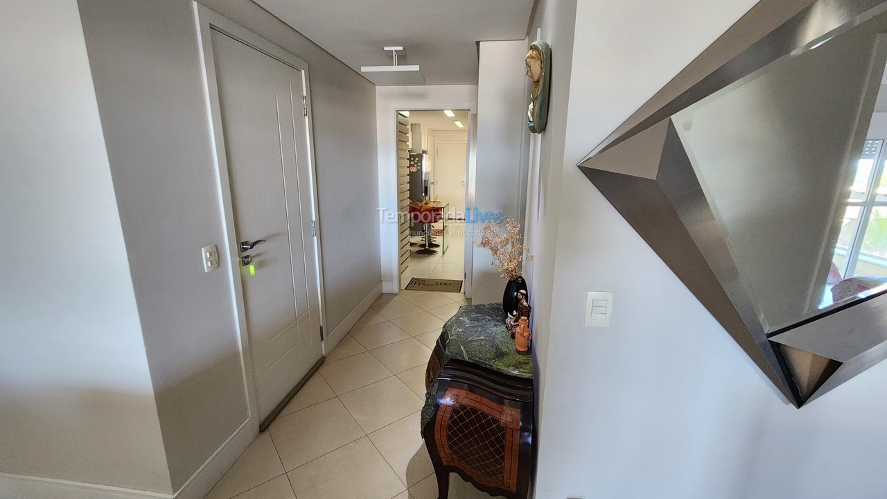 Apartamento para aluguel de temporada em Guarujá (Pitangueiras)