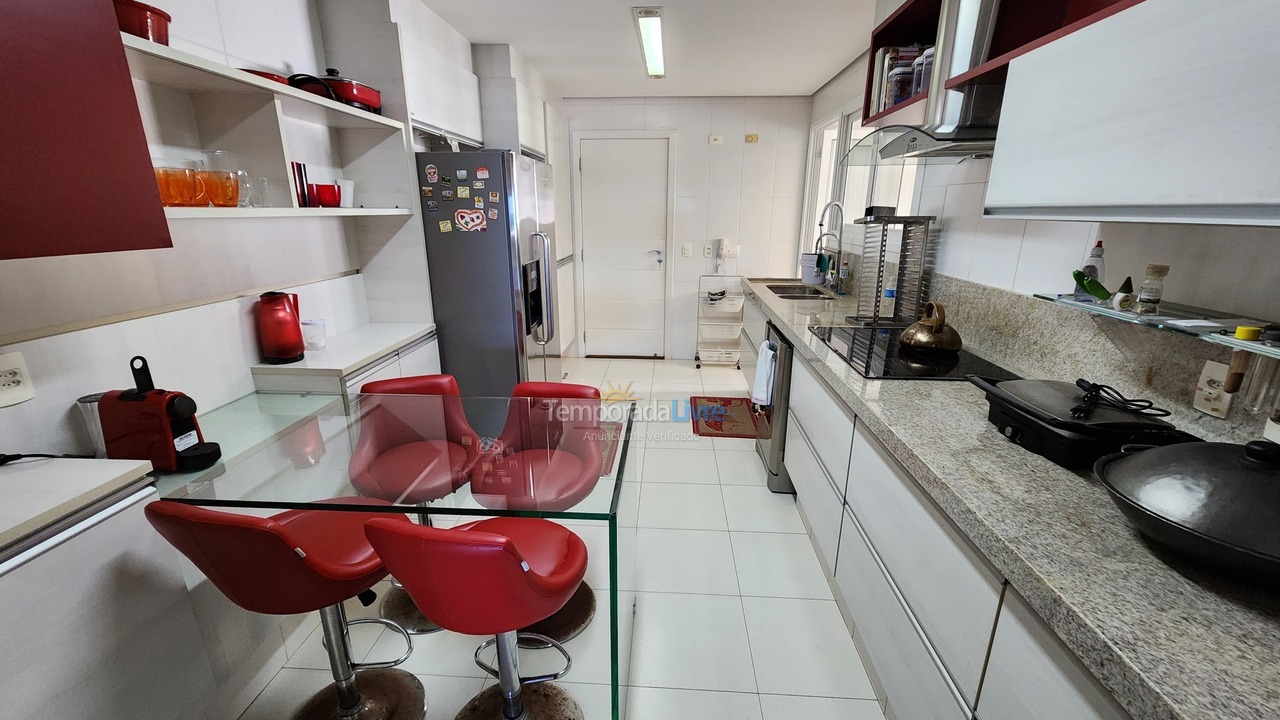 Apartamento para aluguel de temporada em Guarujá (Pitangueiras)