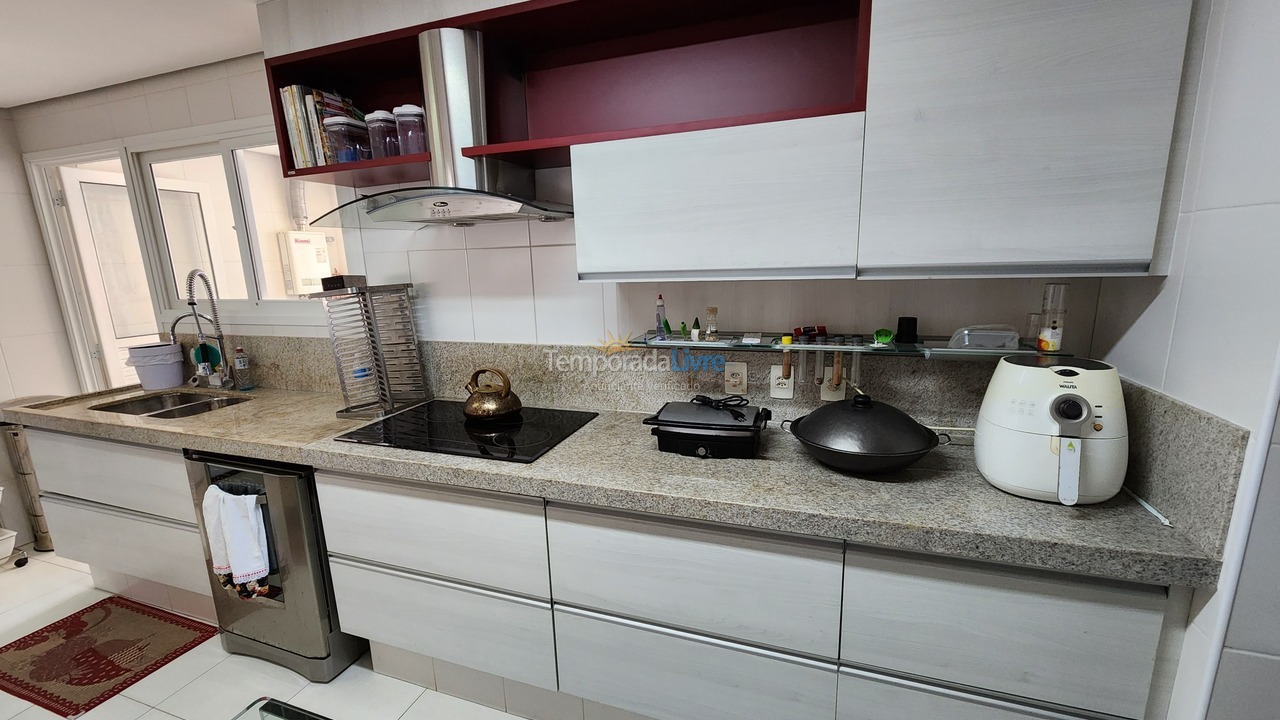 Apartamento para aluguel de temporada em Guarujá (Pitangueiras)