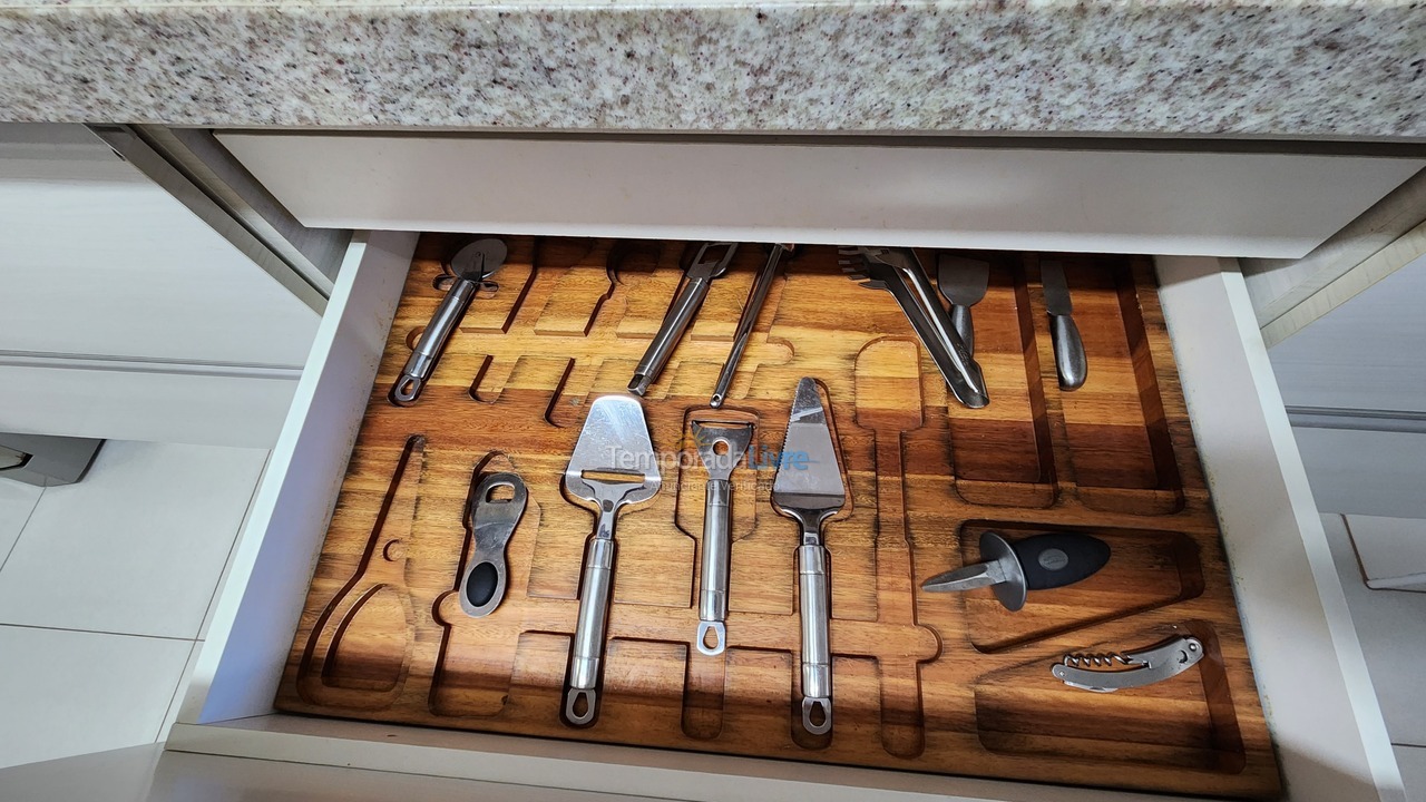 Apartamento para aluguel de temporada em Guarujá (Pitangueiras)